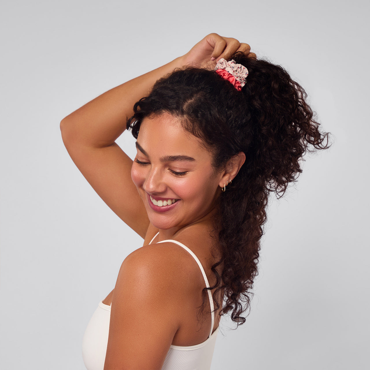 Set da 5 pezzi di scrunchies in raso arricciato - Fiori di ciliegio