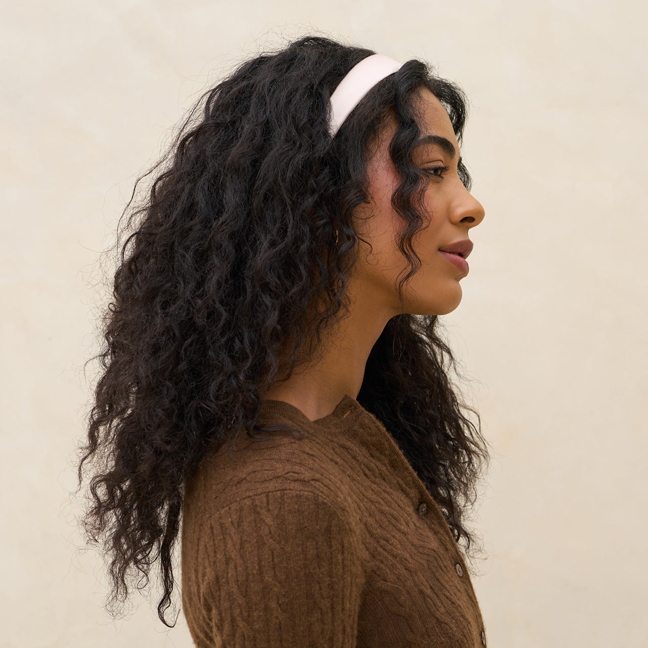 Diademas de satén y terciopelo crema y camel