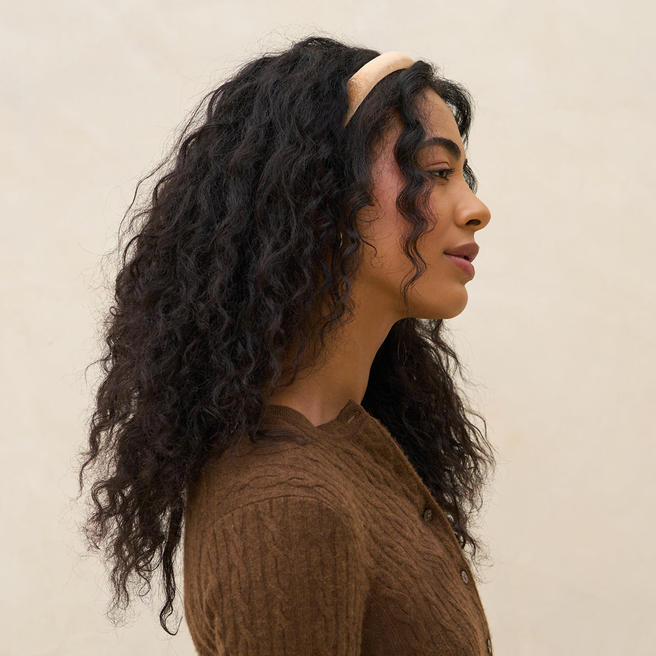 Diademas de satén y terciopelo crema y camel