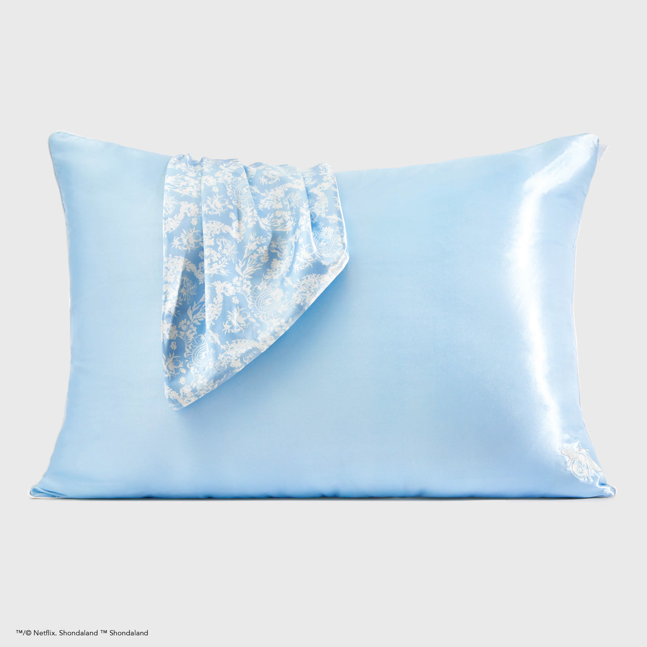 Taille d'oreiller en satin Kitsch x Bridgerton - Toile De Blue